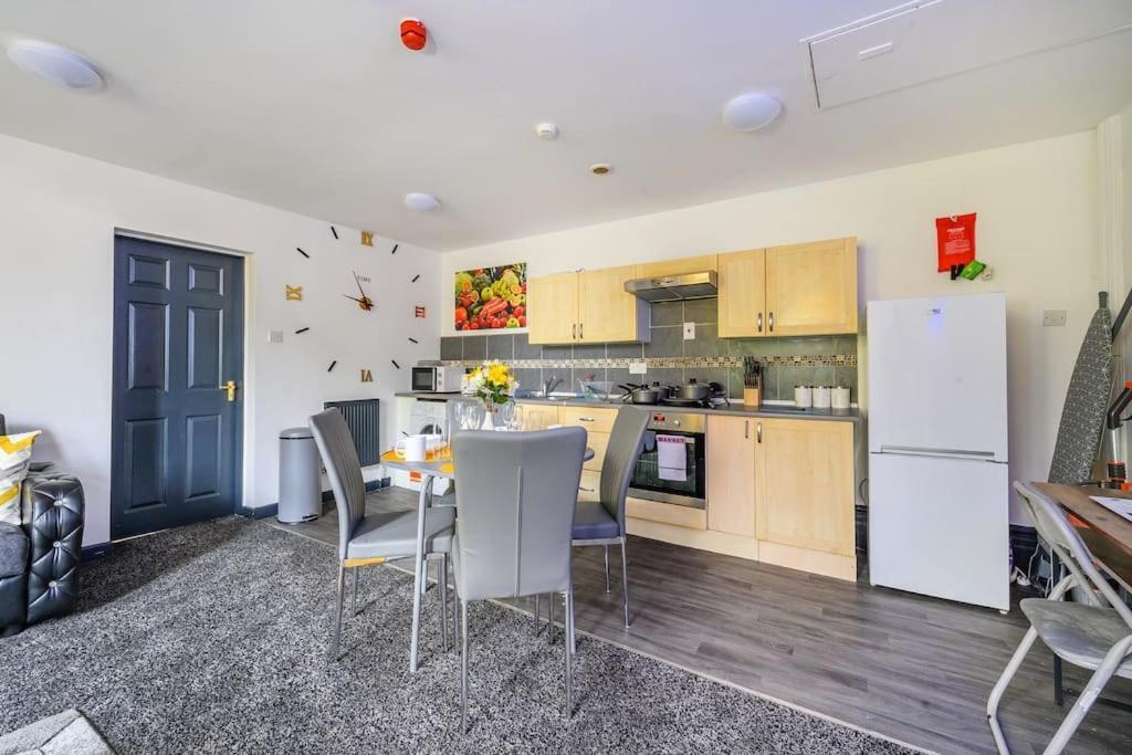 -F5Gh- For Relaxed & Cosy Stay, Free Parking, Wifi Leeds  Eksteriør bilde